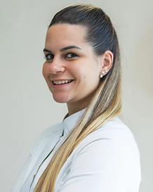 Dra. Julia Motta, cirurgiã-dentista da Dentemergência