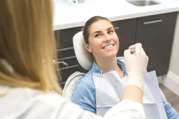 Estética dental: lentes e clareamento na Dentemergência